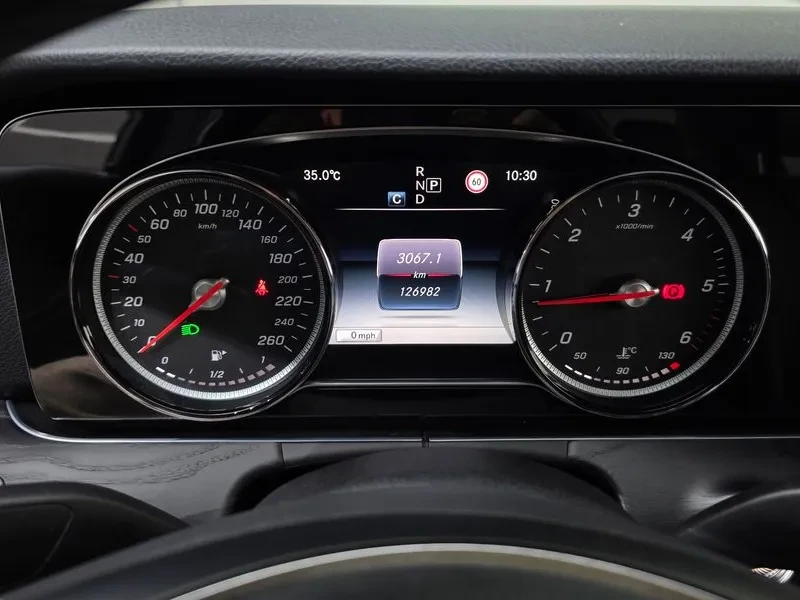Mercedes-Benz E 220 4Matic Avantgarde - САМО 30% АВАНС, снимка 8 - Автомобили и джипове - 55926912