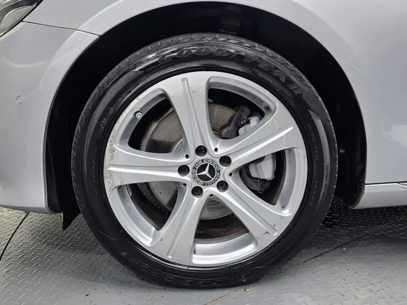 Mercedes-Benz E 220 4Matic Avantgarde - САМО 30% АВАНС, снимка 5 - Автомобили и джипове - 55926912