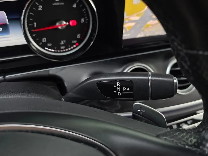 Mercedes-Benz E 220 4Matic Avantgarde - САМО 30% АВАНС, снимка 9 - Автомобили и джипове - 55926912