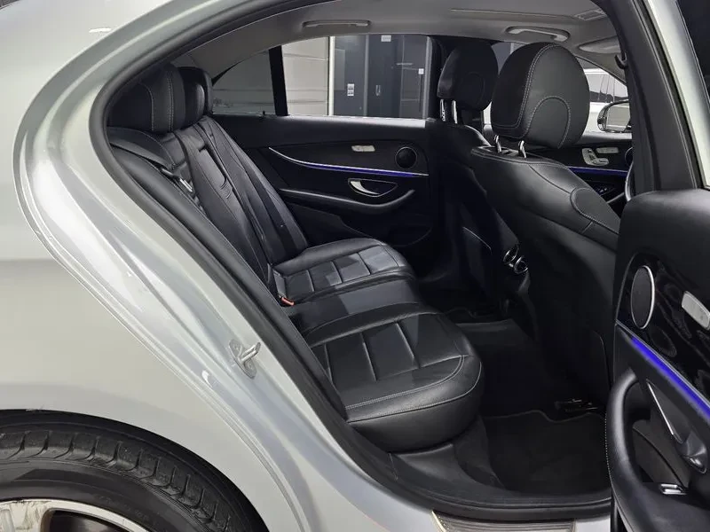 Mercedes-Benz E 220 4Matic Avantgarde - САМО 30% АВАНС, снимка 12 - Автомобили и джипове - 55926912