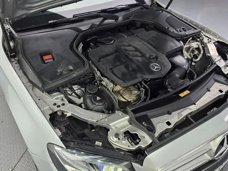 Mercedes-Benz E 220 4Matic Avantgarde - САМО 30% АВАНС, снимка 6 - Автомобили и джипове - 55926912