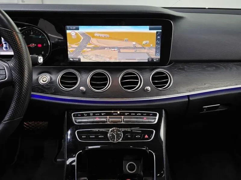 Mercedes-Benz E 220 4Matic Avantgarde - САМО 30% АВАНС, снимка 14 - Автомобили и джипове - 55926912