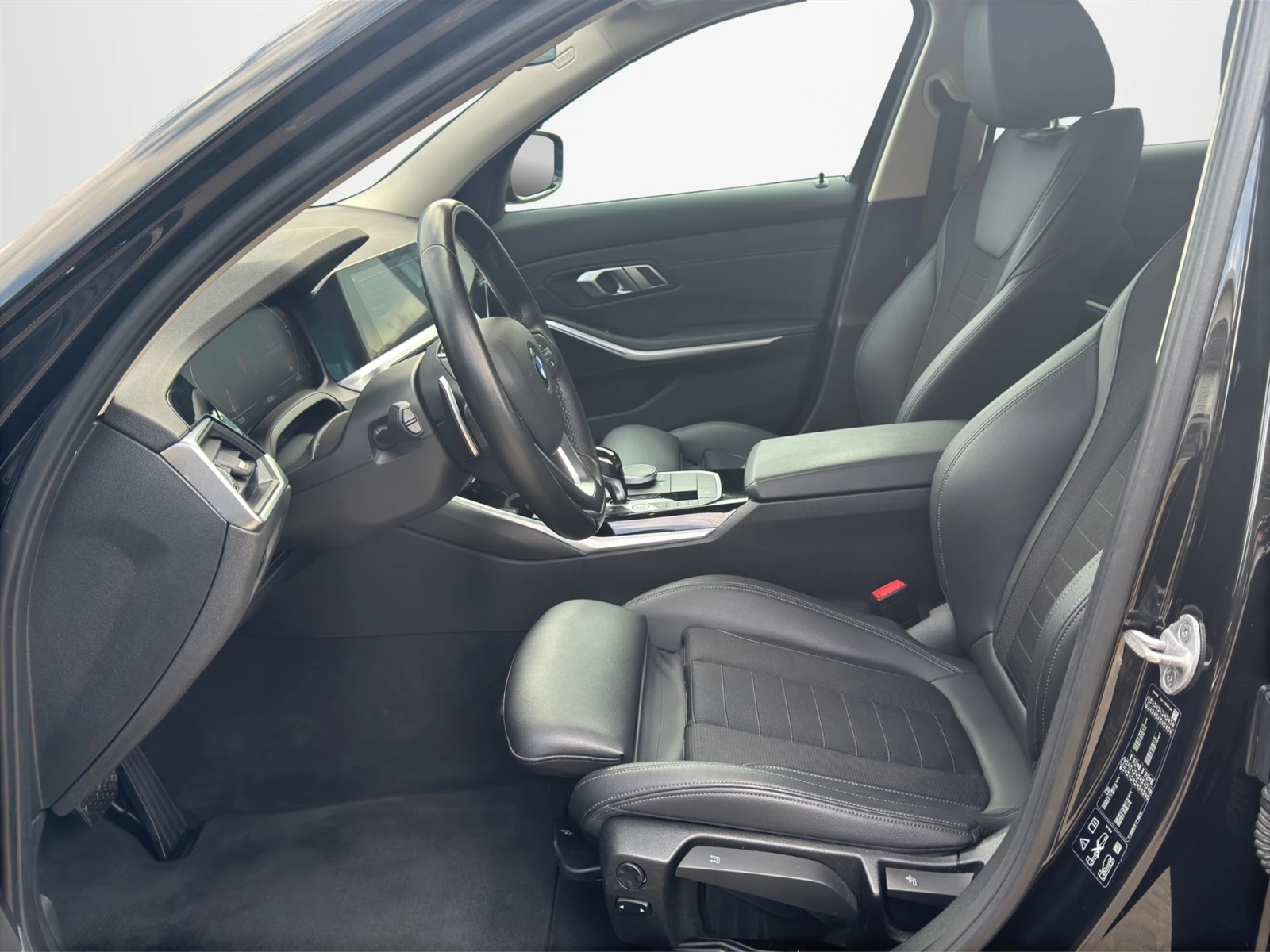 BMW 320 xDrive, снимка 6 - Автомобили и джипове - 53936597