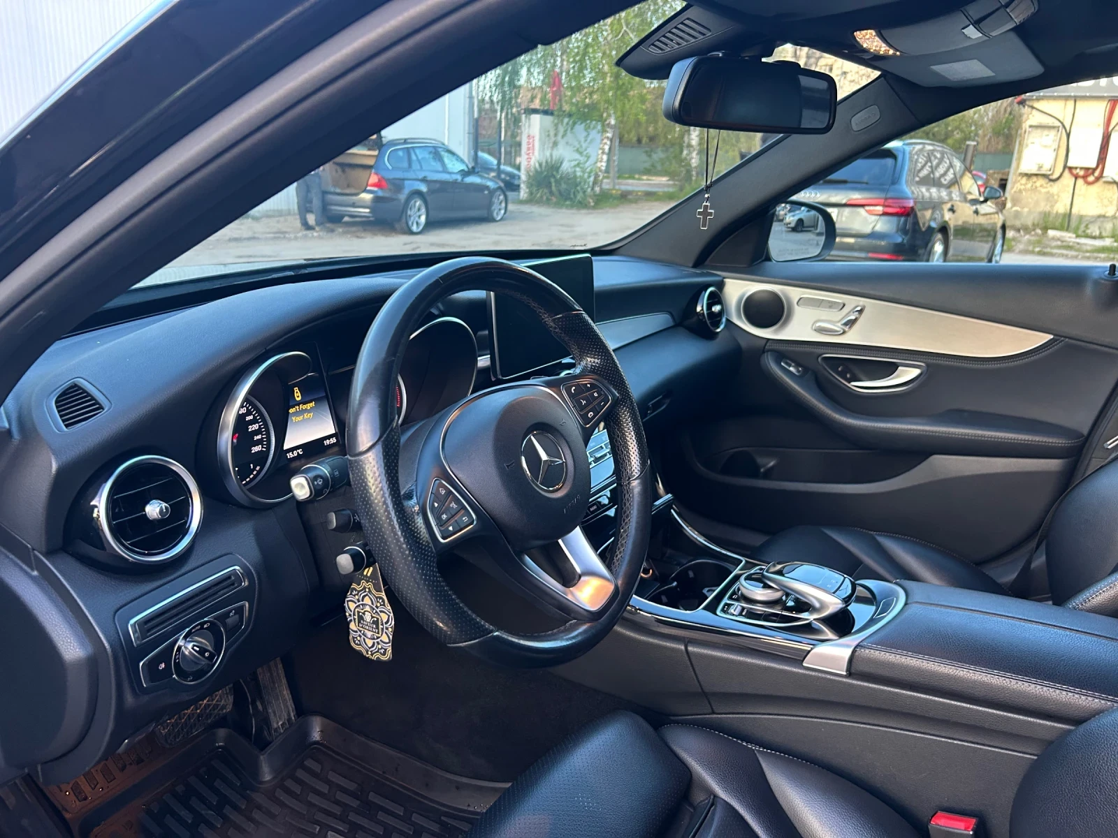 Mercedes-Benz C 300, снимка 3 - Автомобили и джипове - 54496011