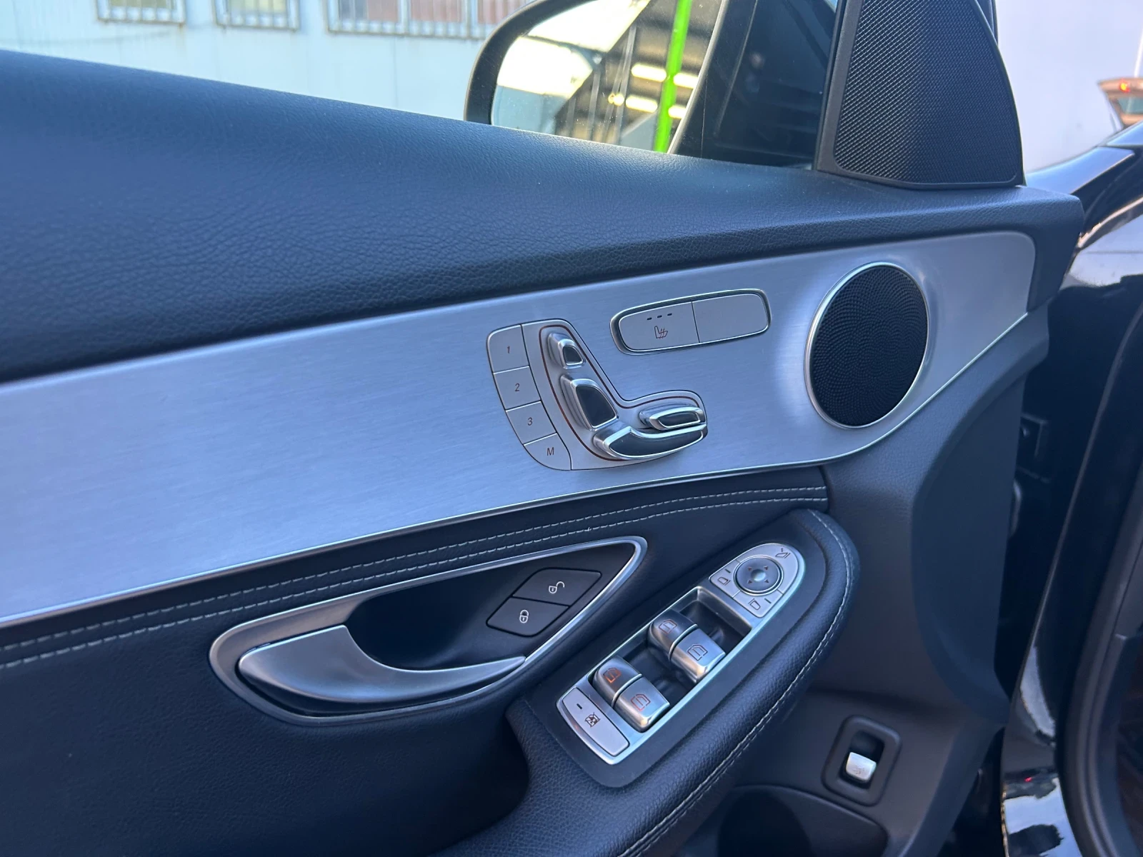 Mercedes-Benz C 300, снимка 6 - Автомобили и джипове - 54496011