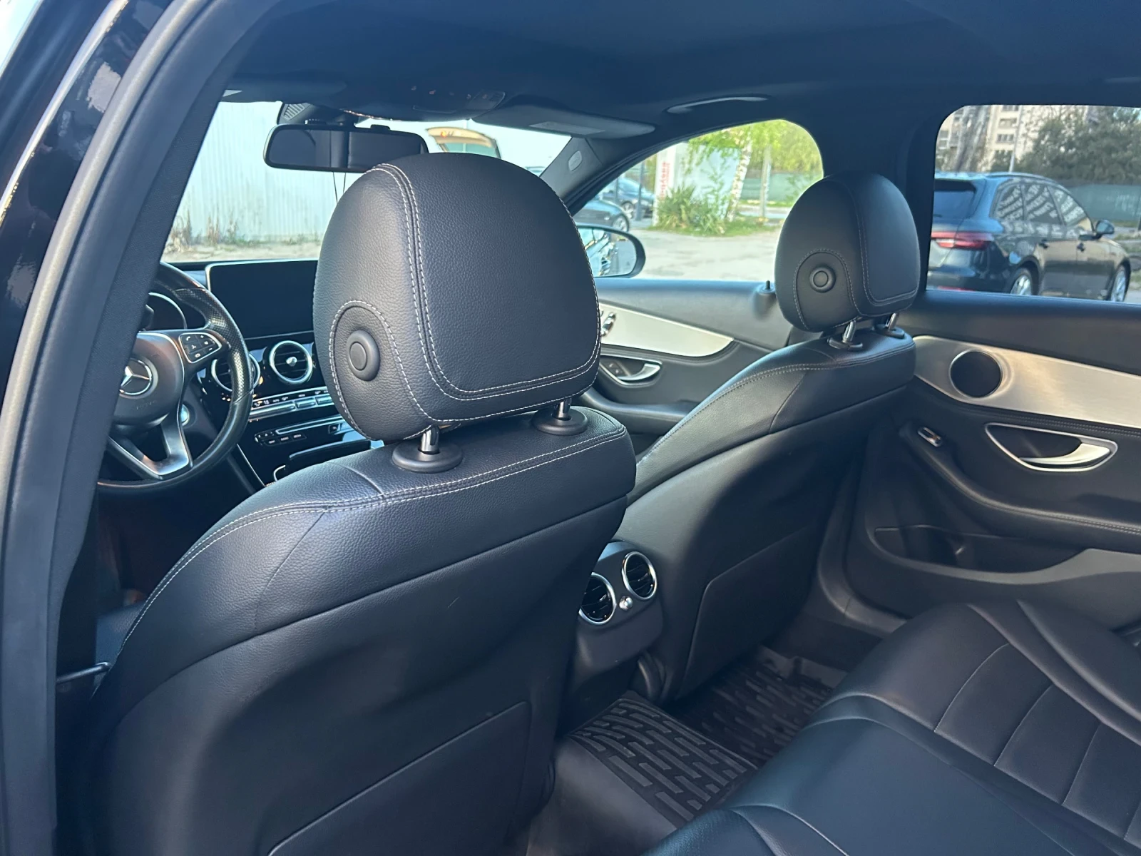 Mercedes-Benz C 300, снимка 4 - Автомобили и джипове - 54496011