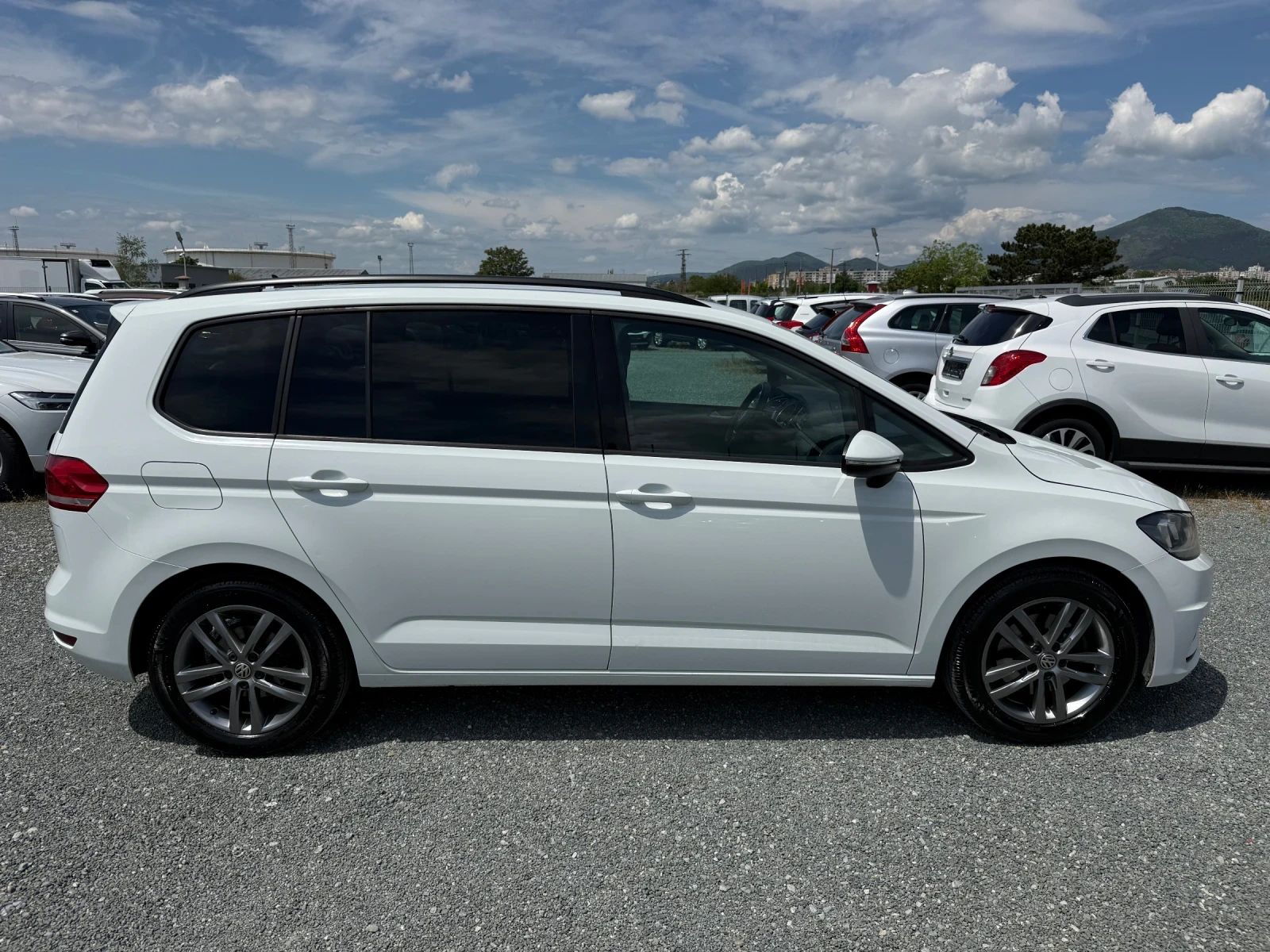 VW Touran (KATO НОВА), снимка 4 - Автомобили и джипове - 54554295