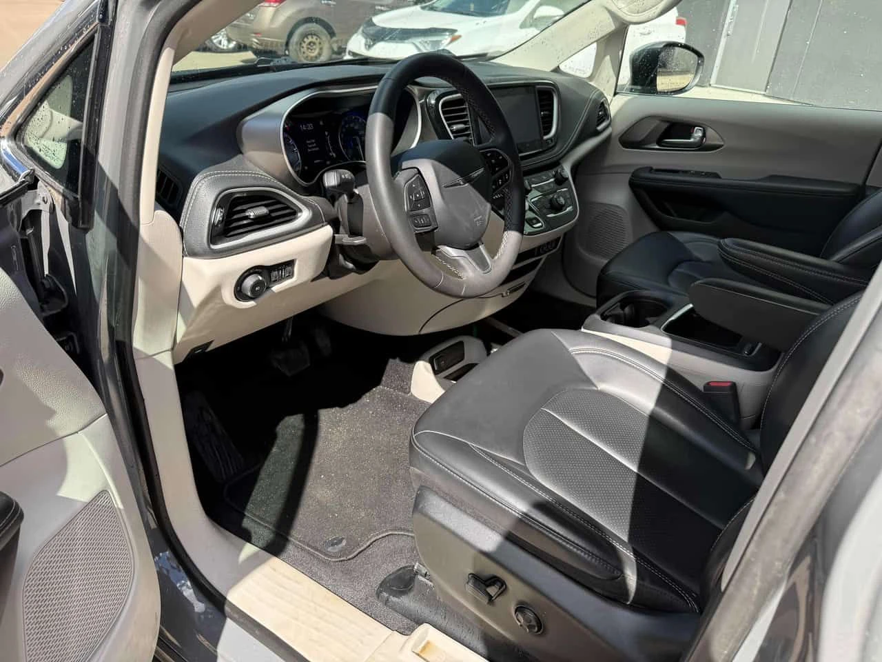 Chrysler Pacifica TOURING L| DISTR| 360| ПОДГРЕВ| CARFAX| АВТОКРЕДИТ, снимка 9 - Автомобили и джипове - 54568095