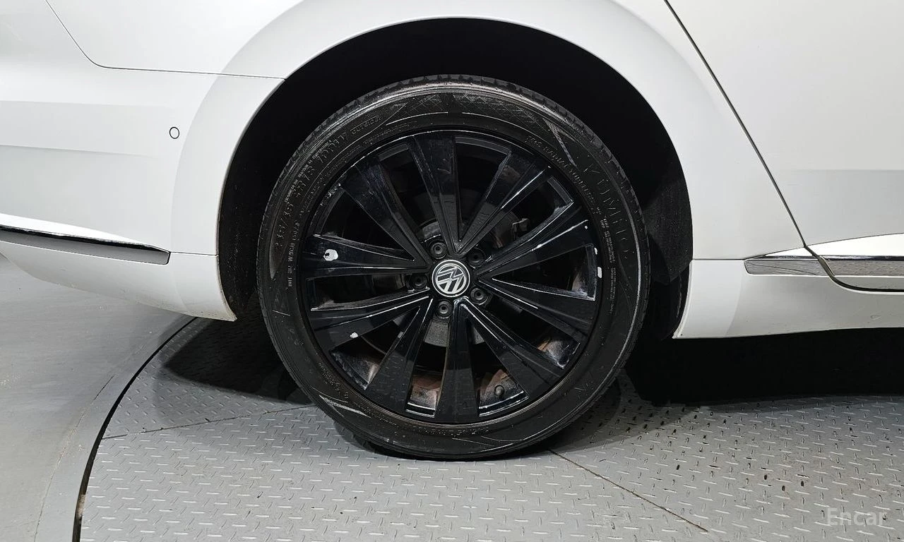 VW Arteon 2.0 TDI Premium* ПОДГРЕВ* ОБДУХВАНЕ* PANORAMA* , снимка 5 - Автомобили и джипове - 54633284