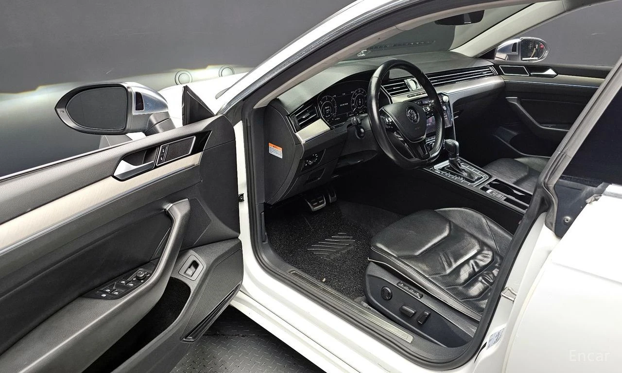 VW Arteon 2.0 TDI Premium* ПОДГРЕВ* ОБДУХВАНЕ* PANORAMA* , снимка 6 - Автомобили и джипове - 54633284