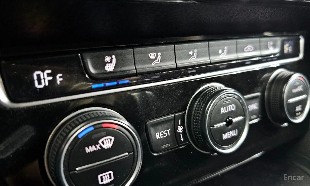 VW Arteon 2.0 TDI Premium* ПОДГРЕВ* ОБДУХВАНЕ* PANORAMA* , снимка 13 - Автомобили и джипове - 54633284