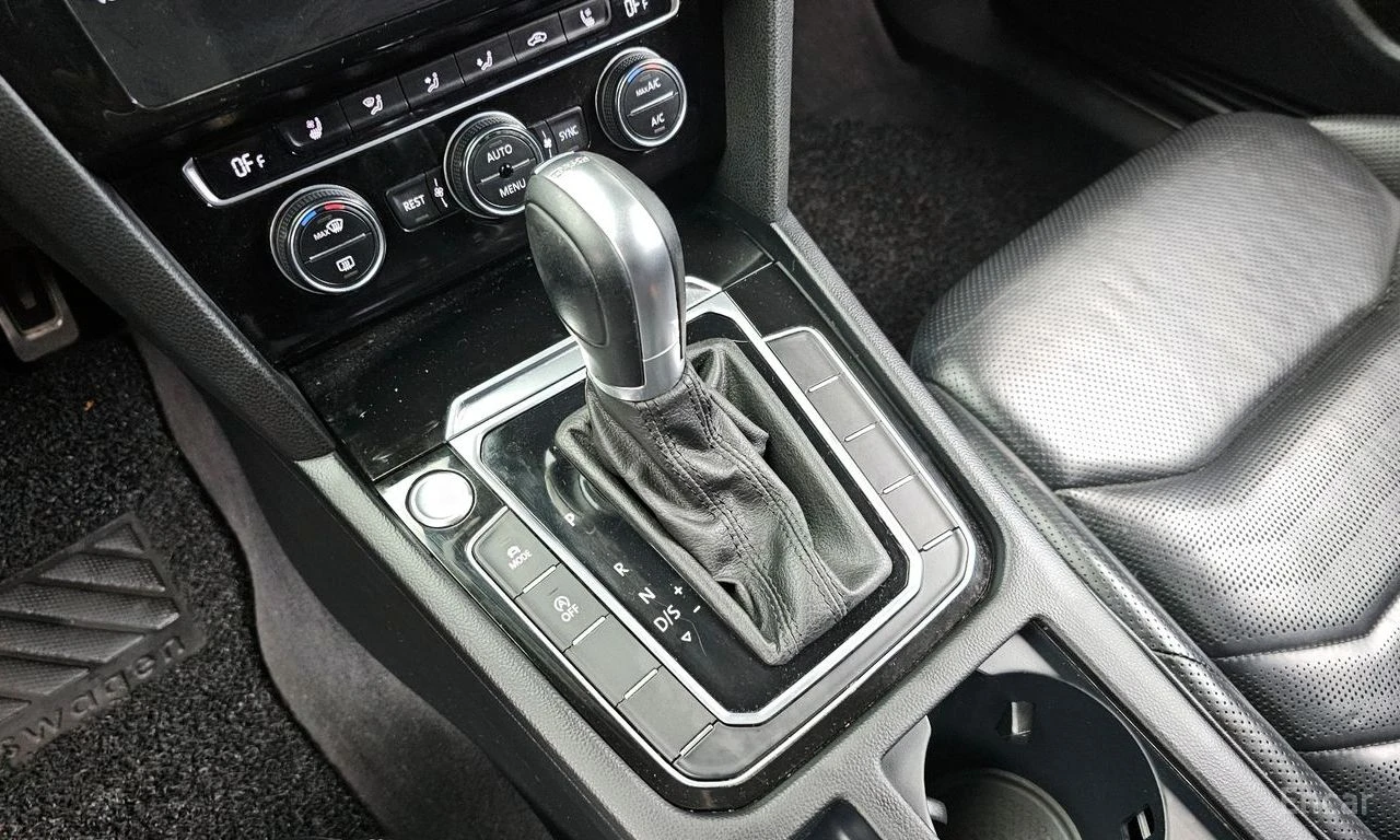 VW Arteon 2.0 TDI Premium* ПОДГРЕВ* ОБДУХВАНЕ* PANORAMA* , снимка 12 - Автомобили и джипове - 54633284