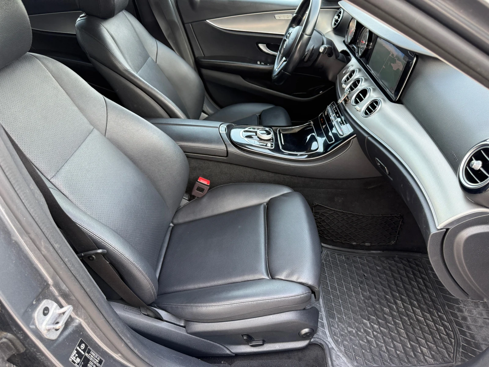 Mercedes-Benz E 200 220 CDI / AMG / 9G / BURMESTER / DISTRONIC /CAMERA, снимка 11 - Автомобили и джипове - 54671535