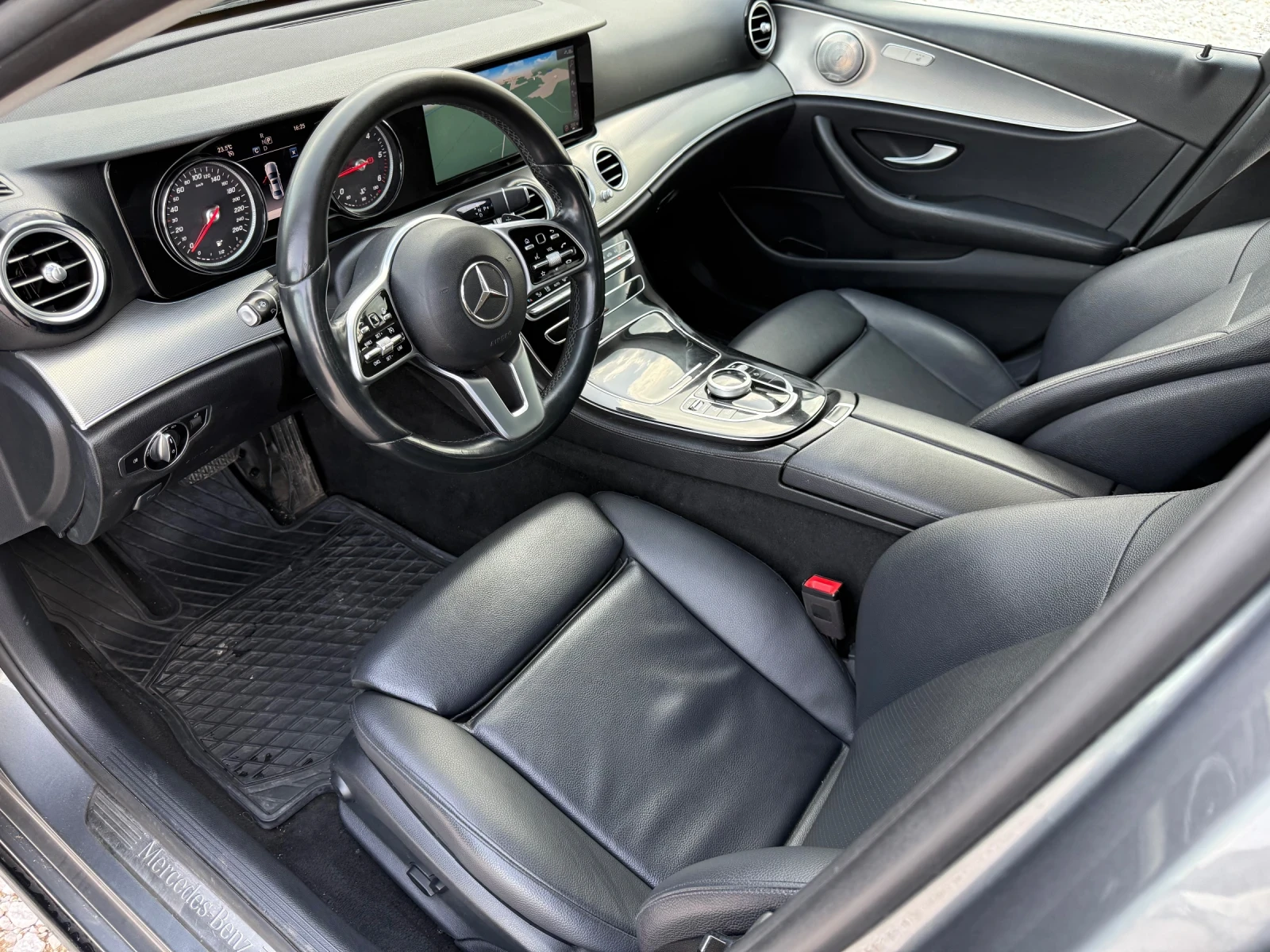 Mercedes-Benz E 200 220 CDI / AMG / 9G / BURMESTER / DISTRONIC /CAMERA, снимка 9 - Автомобили и джипове - 54671535