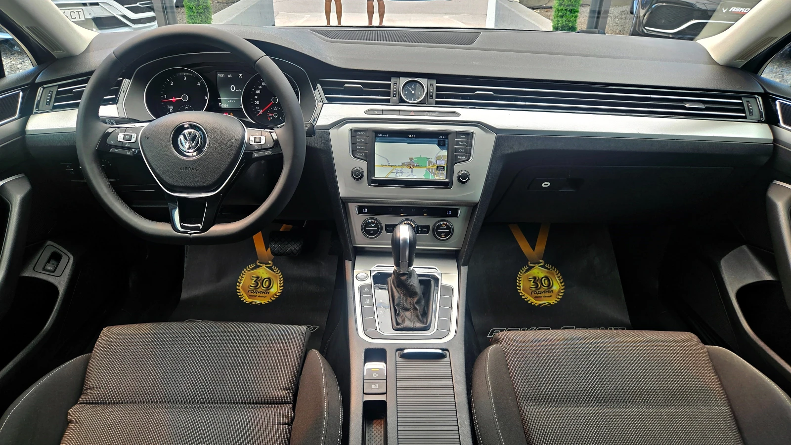VW Passat 2.0TDI/GERMANY/DISTRONIC/ERGO COMFORT/CAR PLAY/LIZ, снимка 9 - Автомобили и джипове - 54997352