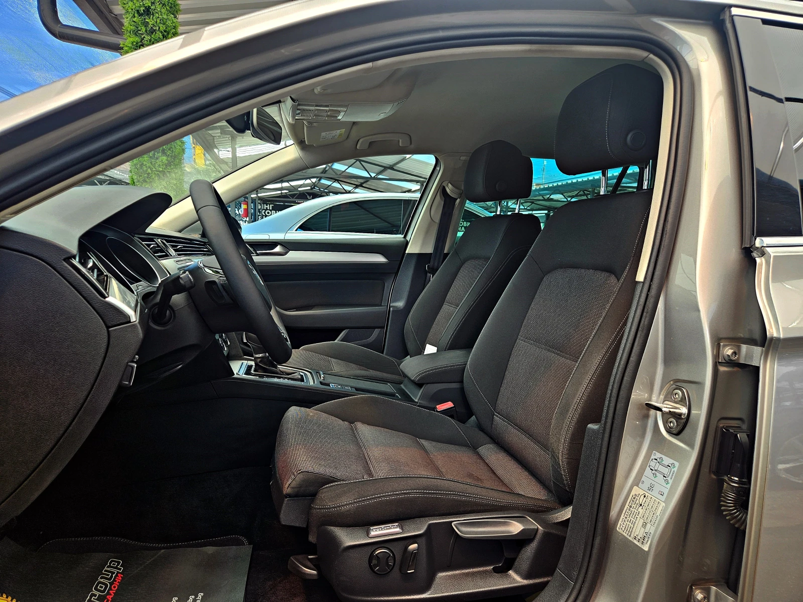 VW Passat 2.0TDI/GERMANY/DISTRONIC/ERGO COMFORT/CAR PLAY/LIZ, снимка 15 - Автомобили и джипове - 54997352