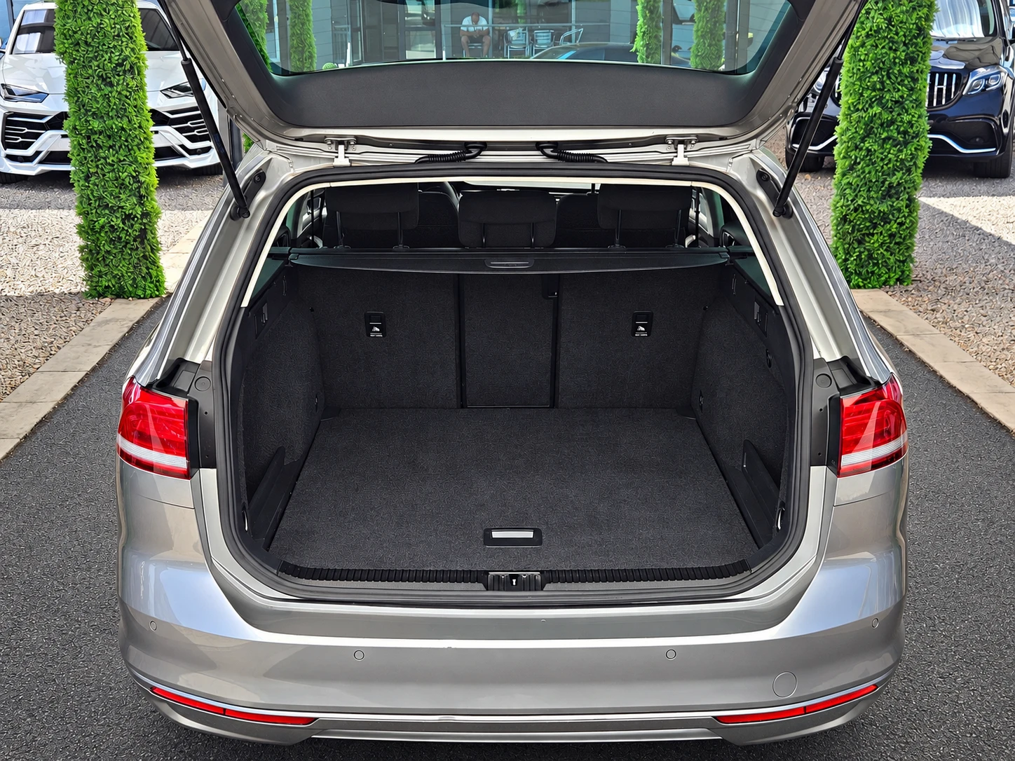 VW Passat 2.0TDI/GERMANY/DISTRONIC/ERGO COMFORT/CAR PLAY/LIZ, снимка 7 - Автомобили и джипове - 54997352