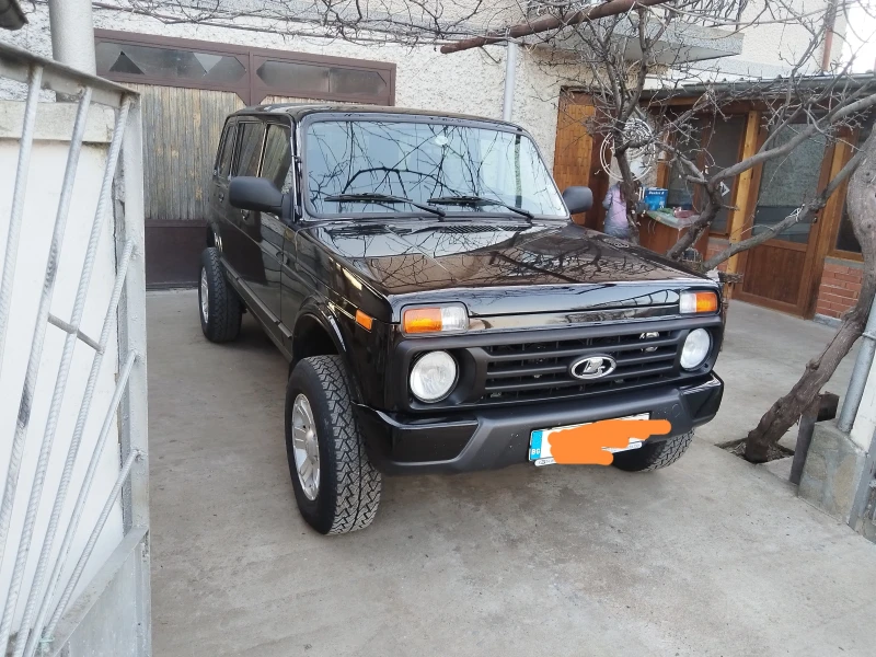 Lada Niva урбън, снимка 1 - Автомобили и джипове - 49089535