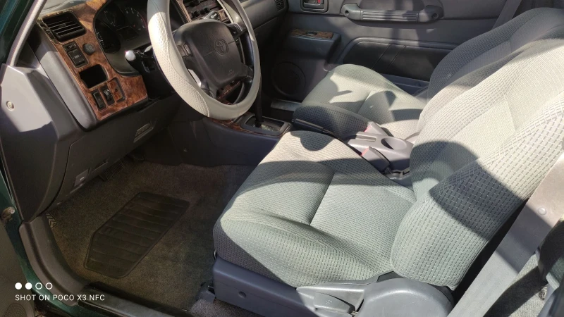 Toyota Rav4 Автомат, снимка 9 - Автомобили и джипове - 52050279