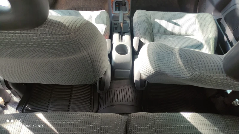 Toyota Rav4 Автомат, снимка 12 - Автомобили и джипове - 52050279