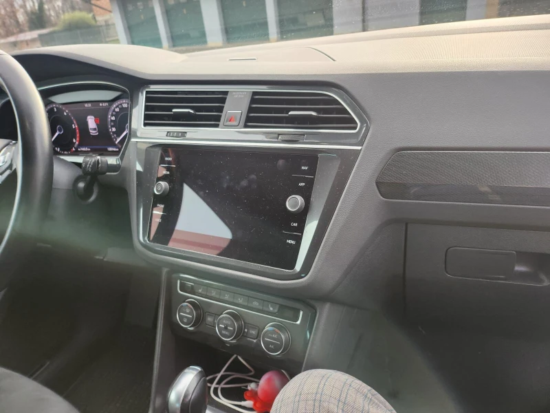 VW Tiguan 2.0 TDI DSG 4X4, снимка 6 - Автомобили и джипове - 53439868