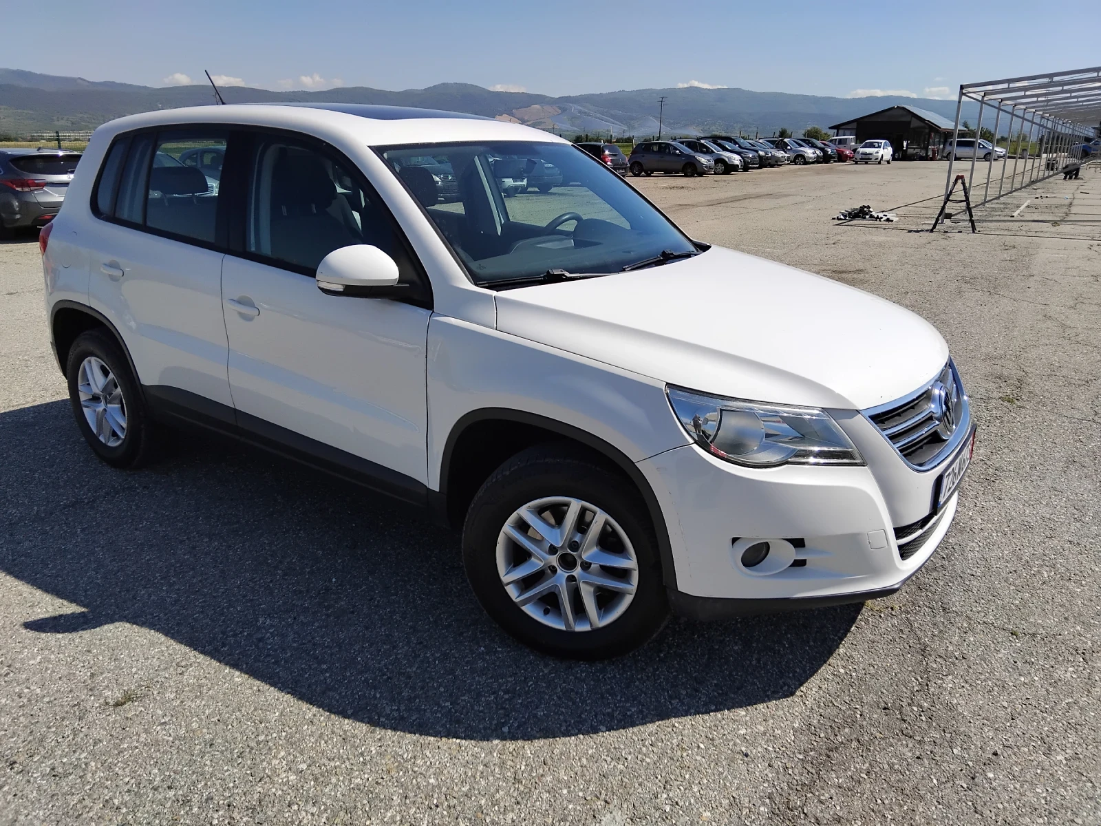 VW Tiguan 2.0 tdi 4x4 - изображение 3