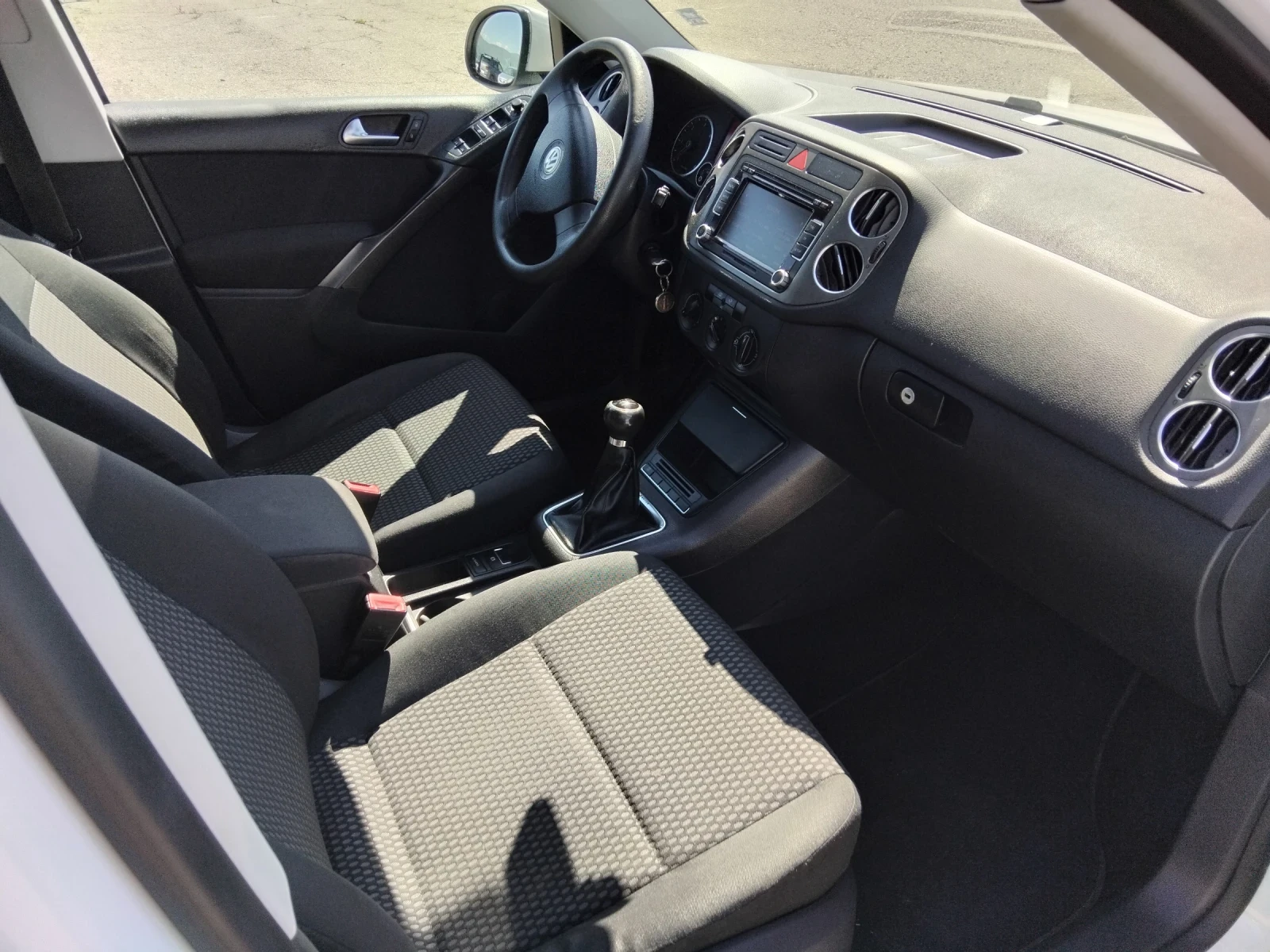 VW Tiguan 2.0 tdi 4x4 - изображение 4