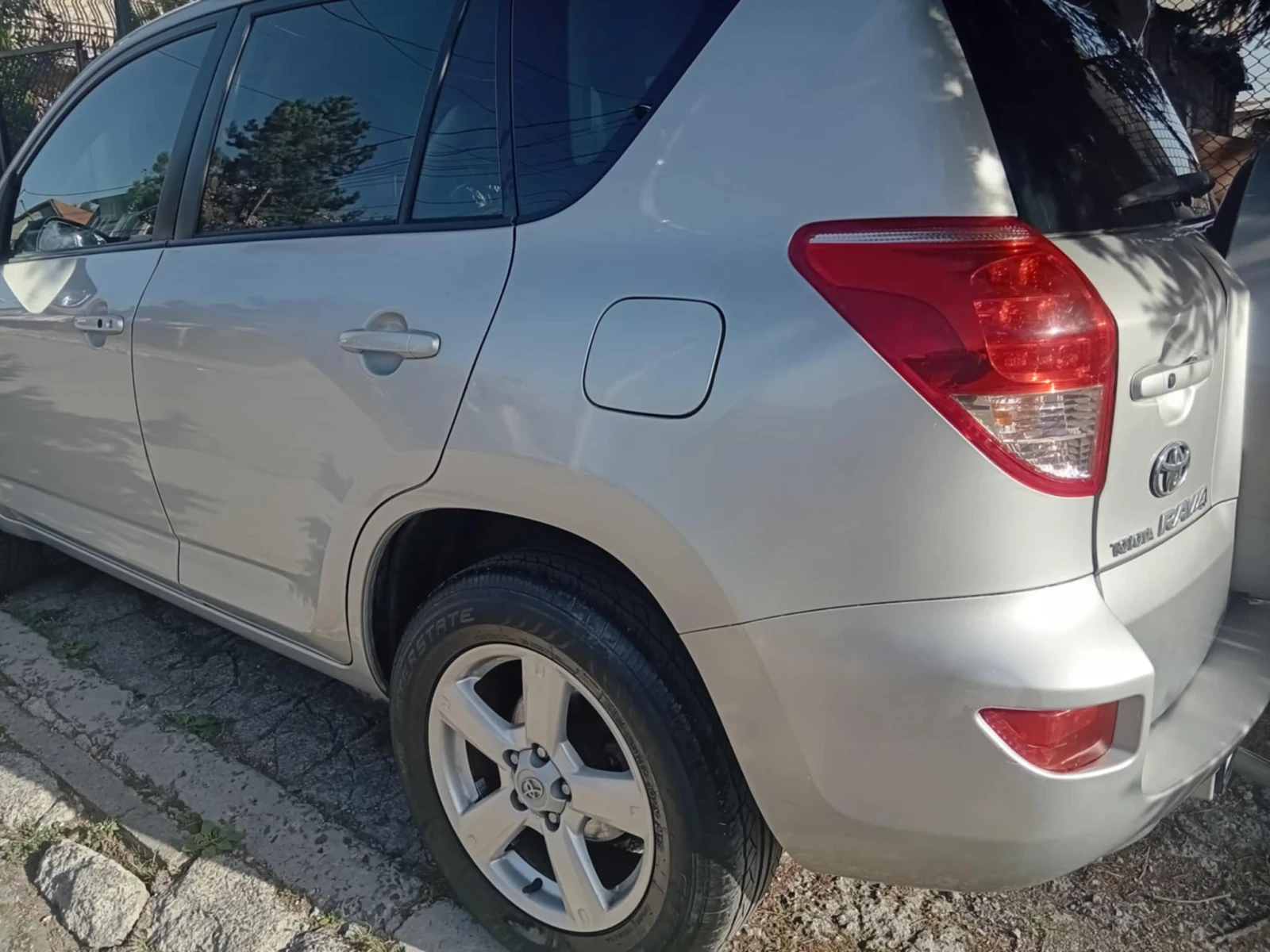 Toyota Rav4 2.2D, снимка 9 - Автомобили и джипове - 54100517