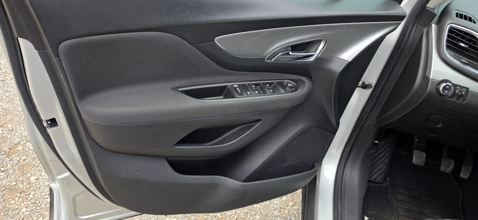 Opel Mokka 1.4i LPG, снимка 8 - Автомобили и джипове - 54578592