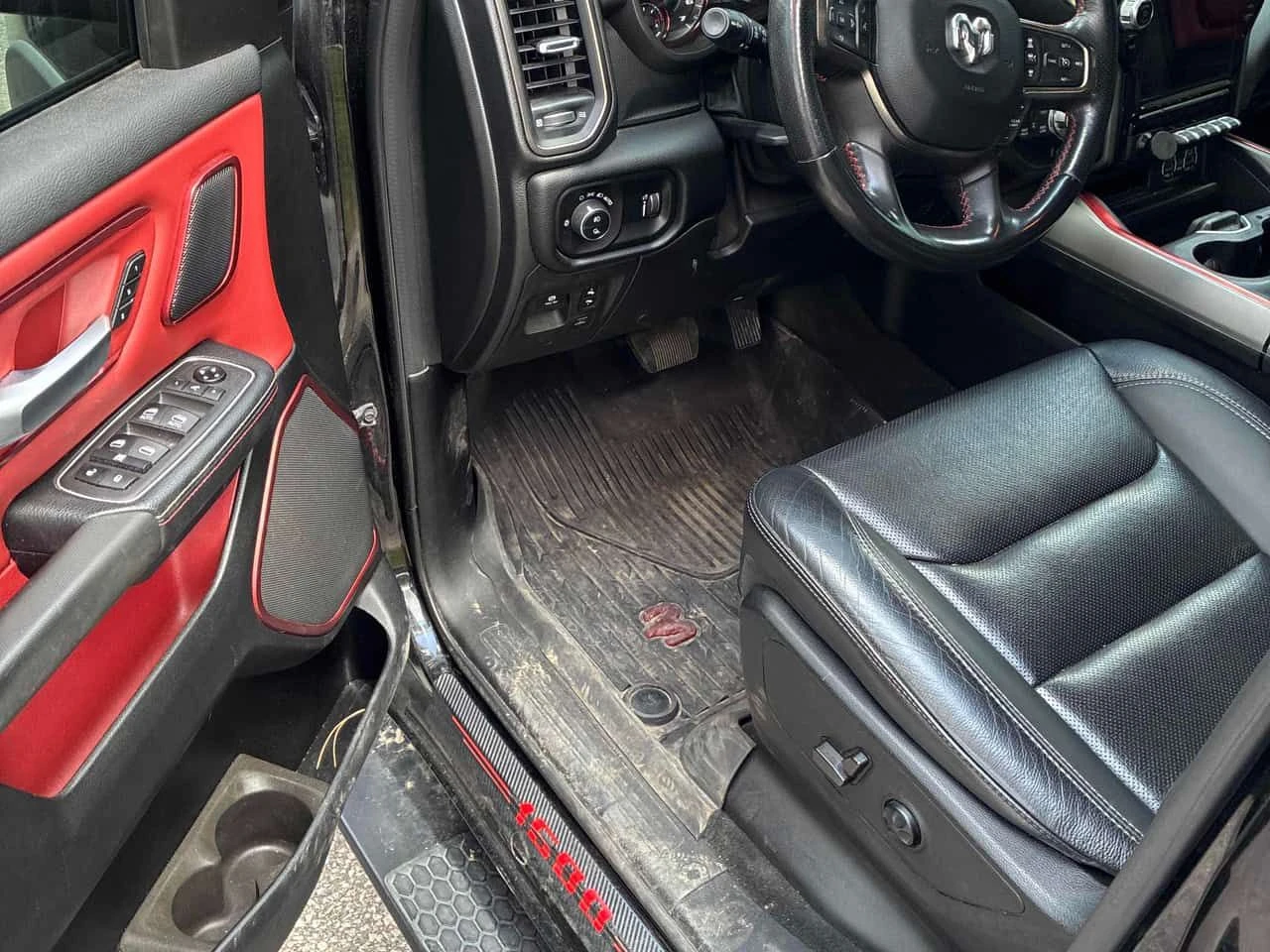 Dodge RAM 1500 | Rebel | АВТОКРЕДИТ БЕЗ ПЪРВОНАЧАЛНА ВНОСКА | , снимка 5 - Автомобили и джипове - 55268792