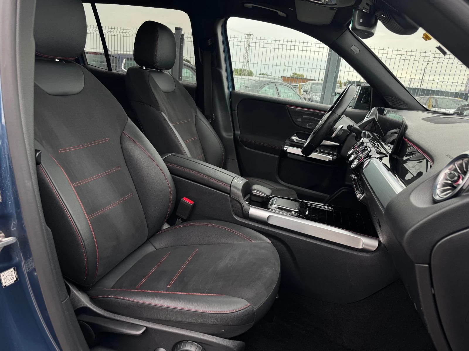 Mercedes-Benz GLB 200 AMG premium, снимка 15 - Автомобили и джипове - 56213594