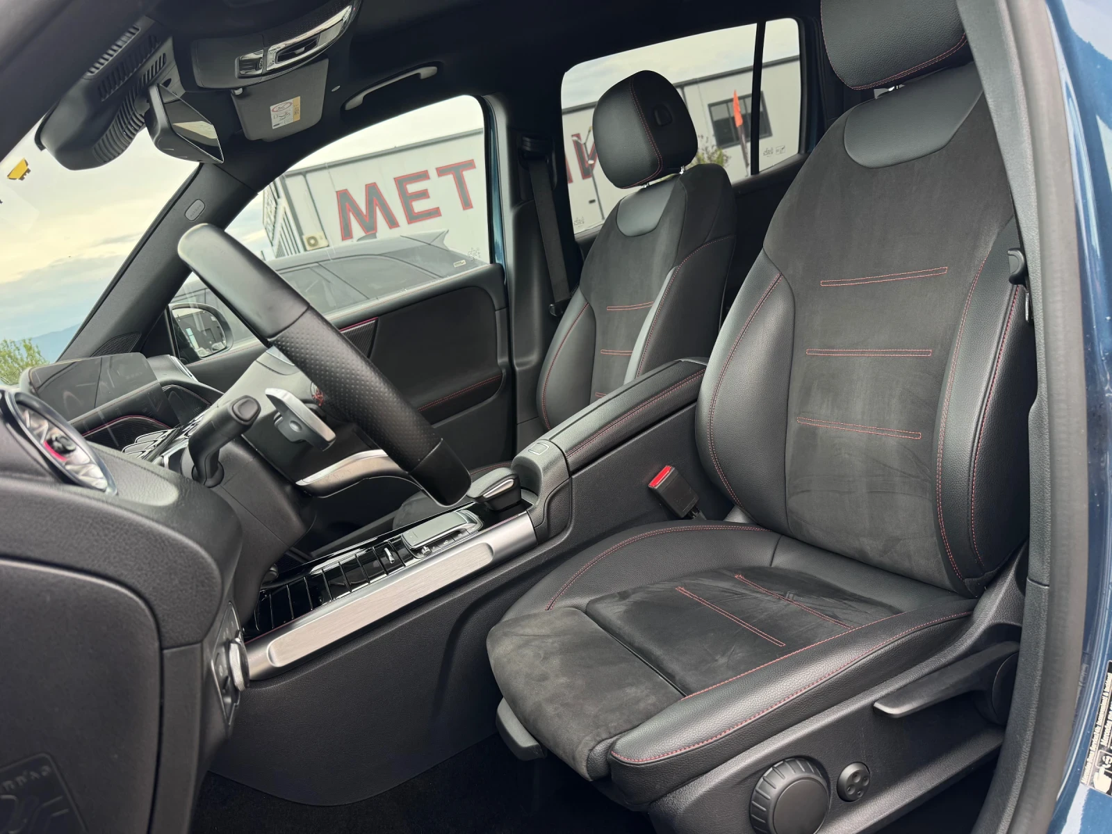 Mercedes-Benz GLB 200 AMG premium, снимка 11 - Автомобили и джипове - 56213594