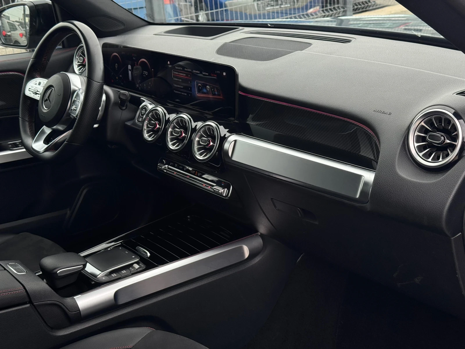 Mercedes-Benz GLB 200 AMG premium, снимка 14 - Автомобили и джипове - 56213594