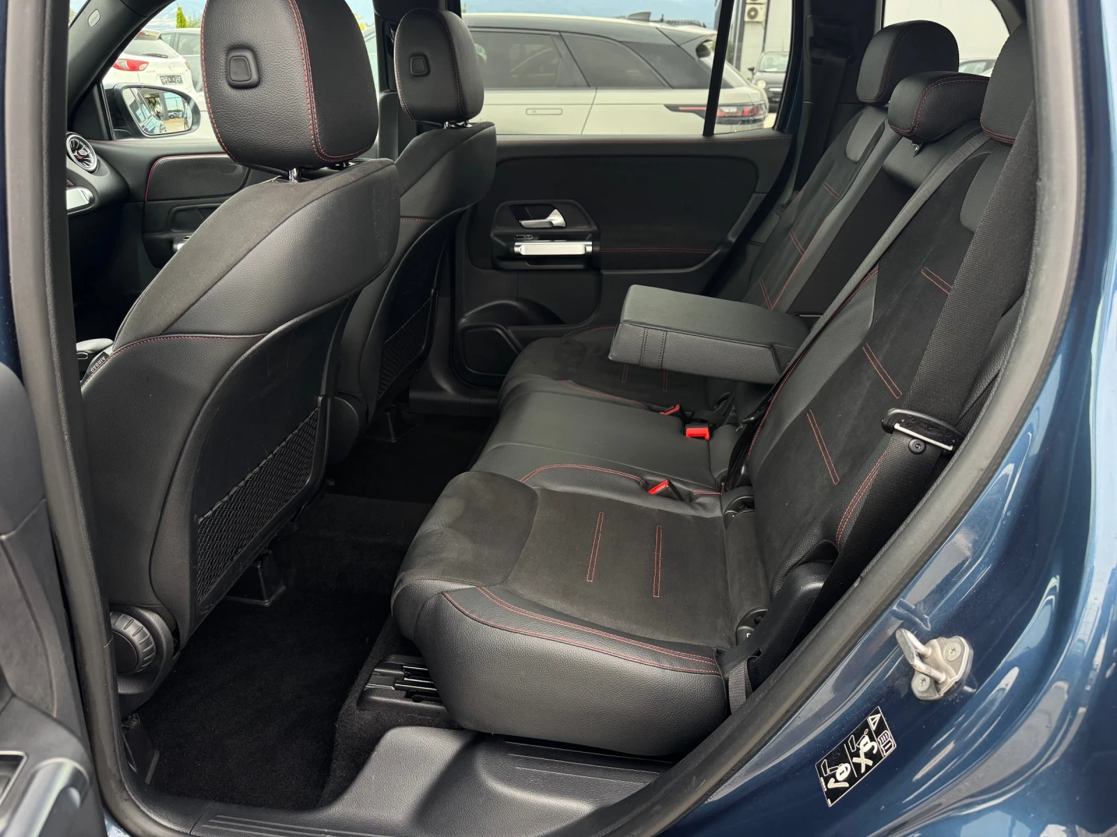 Mercedes-Benz GLB 200 AMG premium, снимка 12 - Автомобили и джипове - 56213594