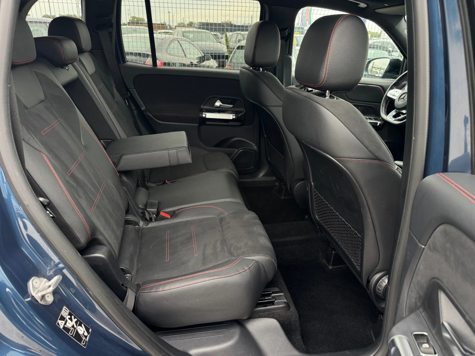 Mercedes-Benz GLB 200 AMG premium, снимка 13 - Автомобили и джипове - 56213594