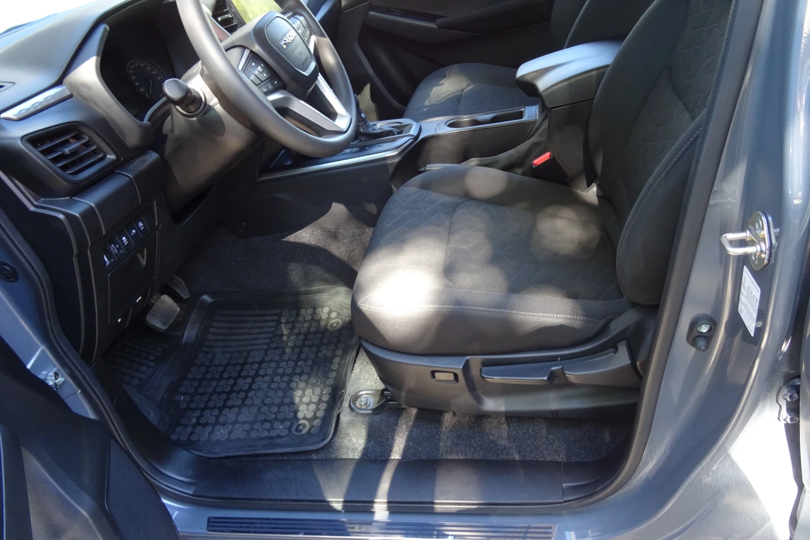 Isuzu D-max, снимка 5 - Автомобили и джипове - 56414523
