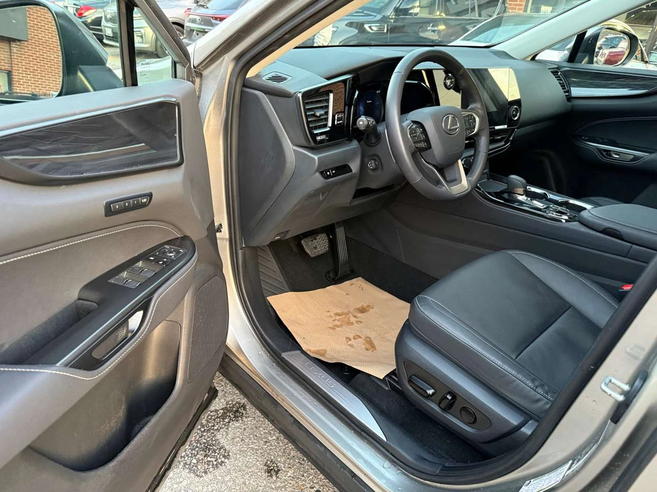 Lexus NX PREMIUM Кожен салон Панорама, снимка 12 - Автомобили и джипове - 56705596