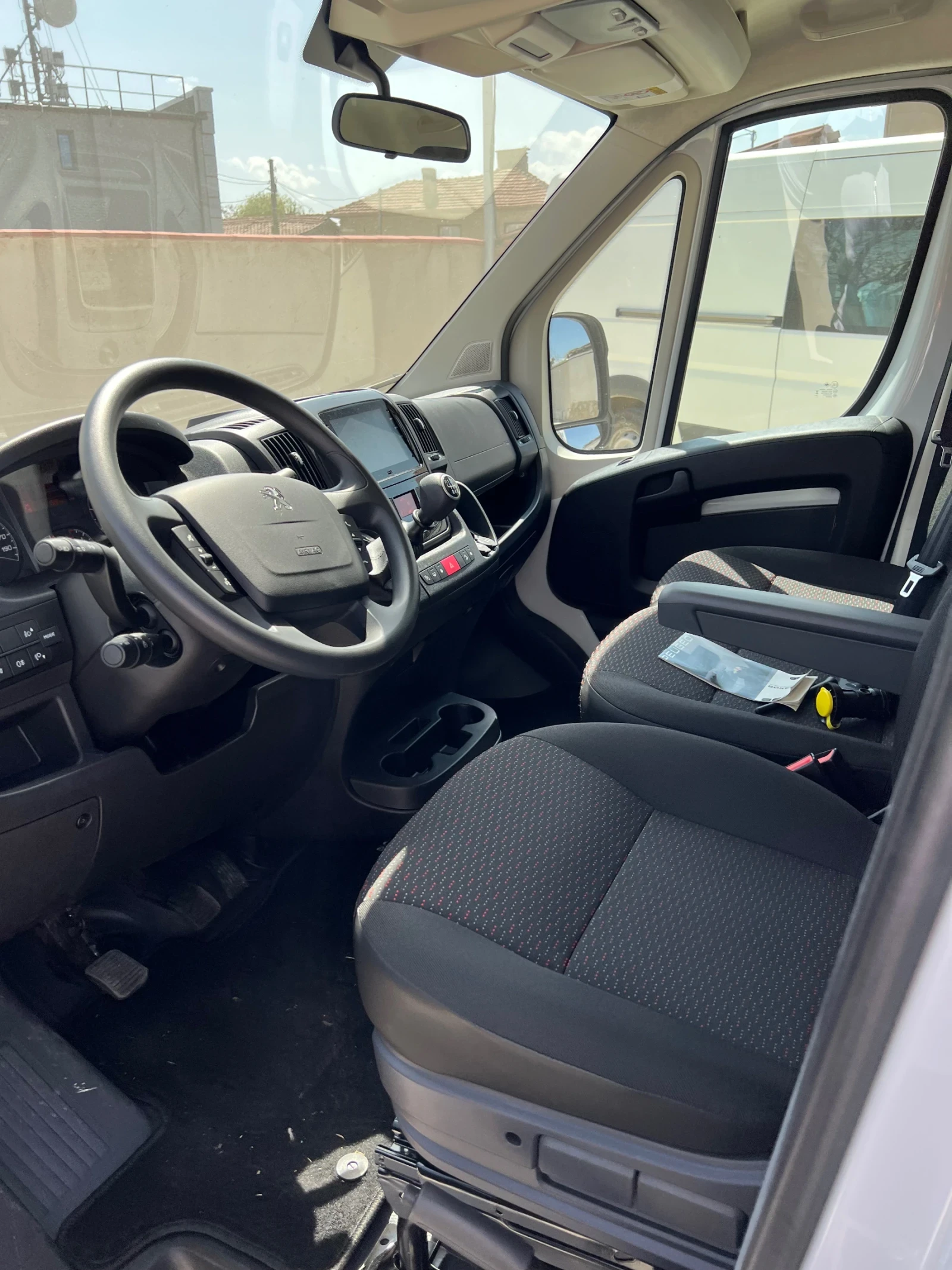 Peugeot Boxer Чисто нов с регистрация, всички документи и каско - изображение 8