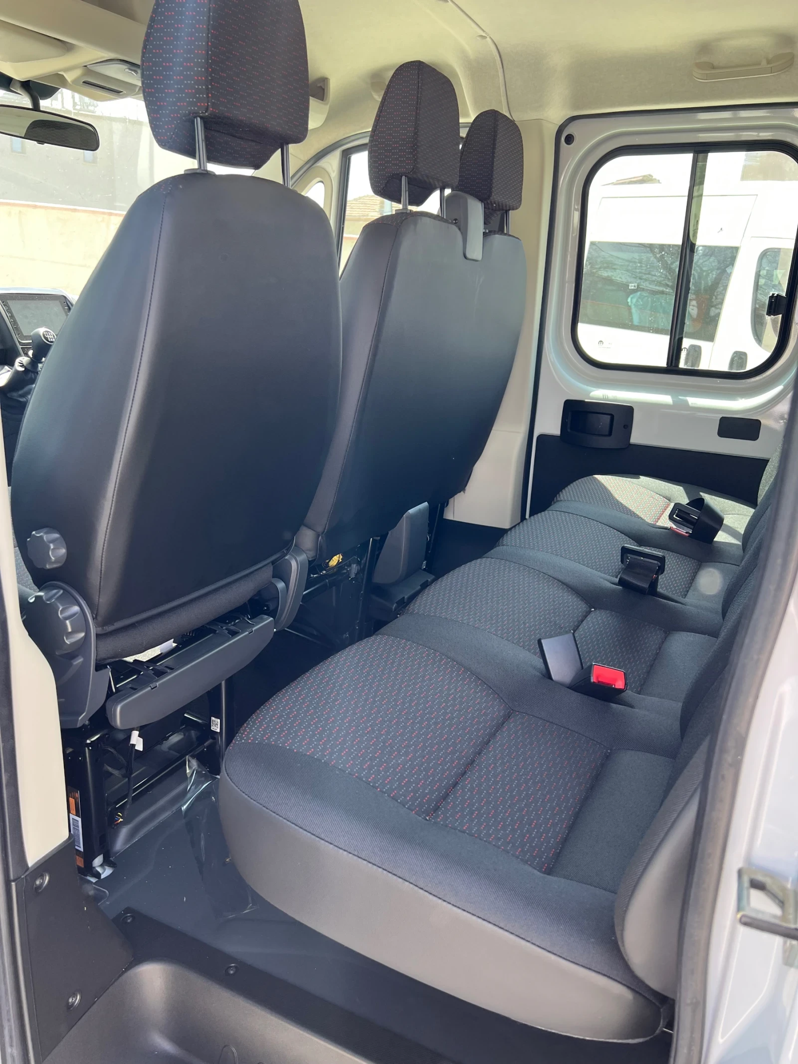 Peugeot Boxer Чисто нов с регистрация, всички документи и каско - изображение 9