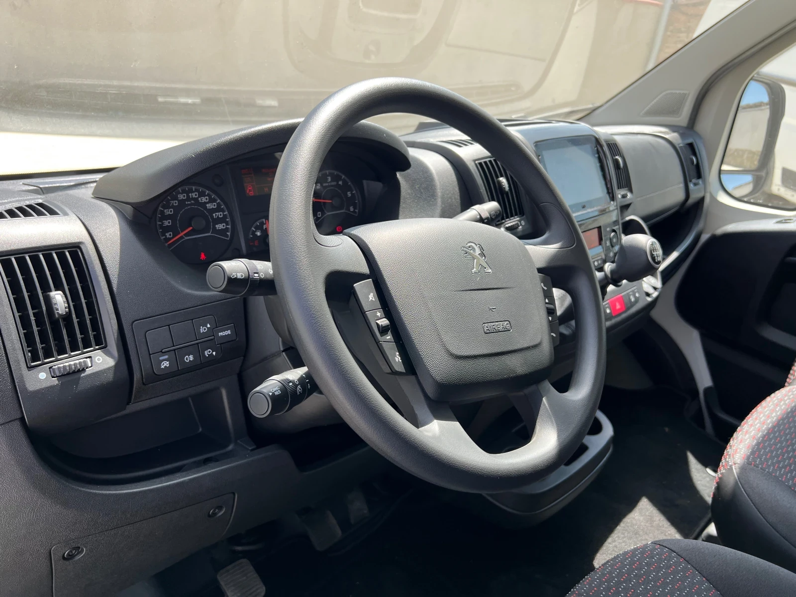 Peugeot Boxer Чисто нов с регистрация, всички документи и каско - изображение 7