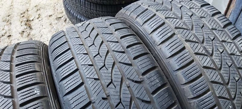 Гуми Зимни 235/50R18, снимка 3 - Гуми и джанти - 35123168