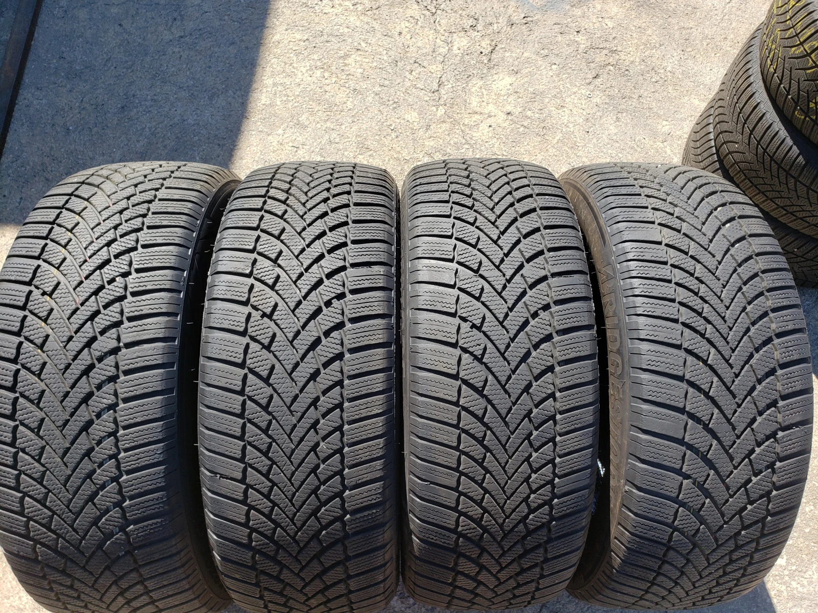 Гуми Зимни 235/55R19, снимка 2 - Гуми и джанти - 56211607