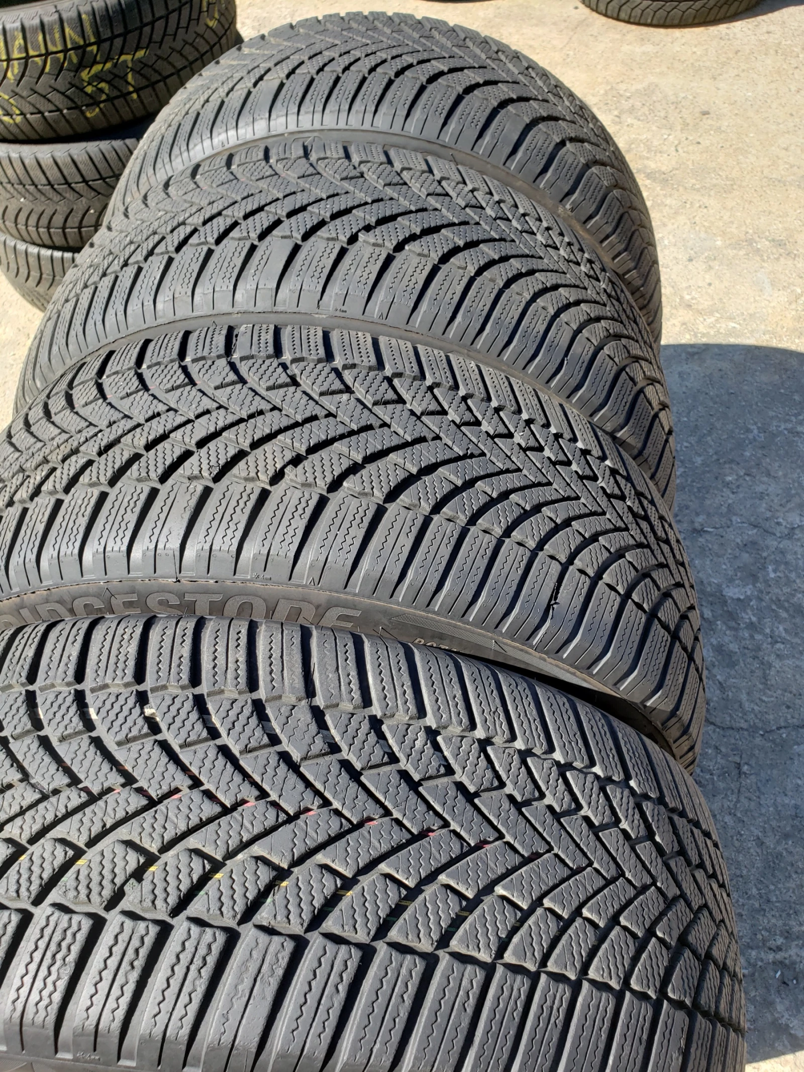 Гуми Зимни 235/55R19, снимка 3 - Гуми и джанти - 56211607