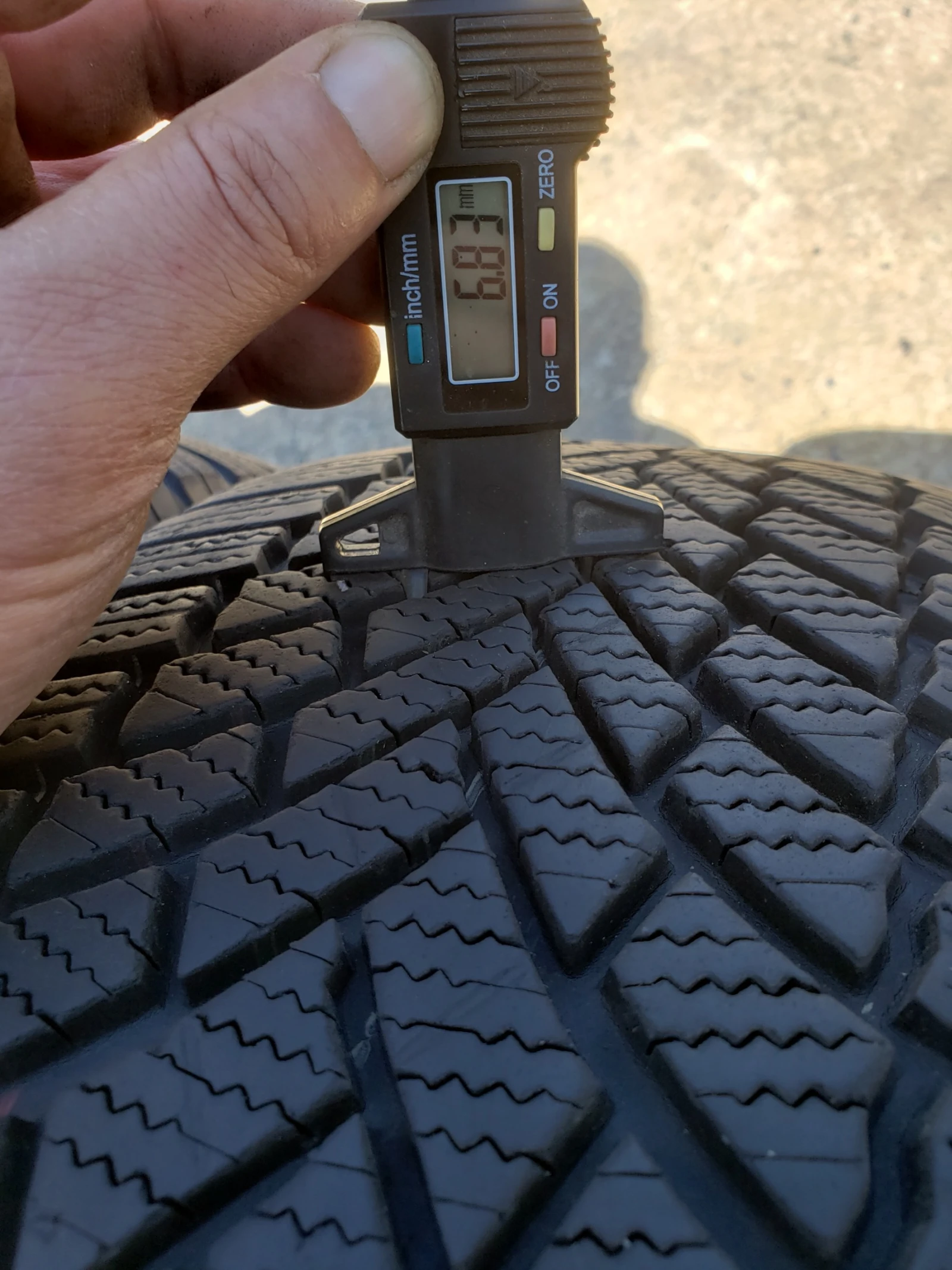 Гуми Зимни 235/55R19, снимка 8 - Гуми и джанти - 56211607