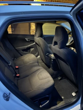Volvo V40 Cross Country D3 2.0D | Auto.bg — изображение 9