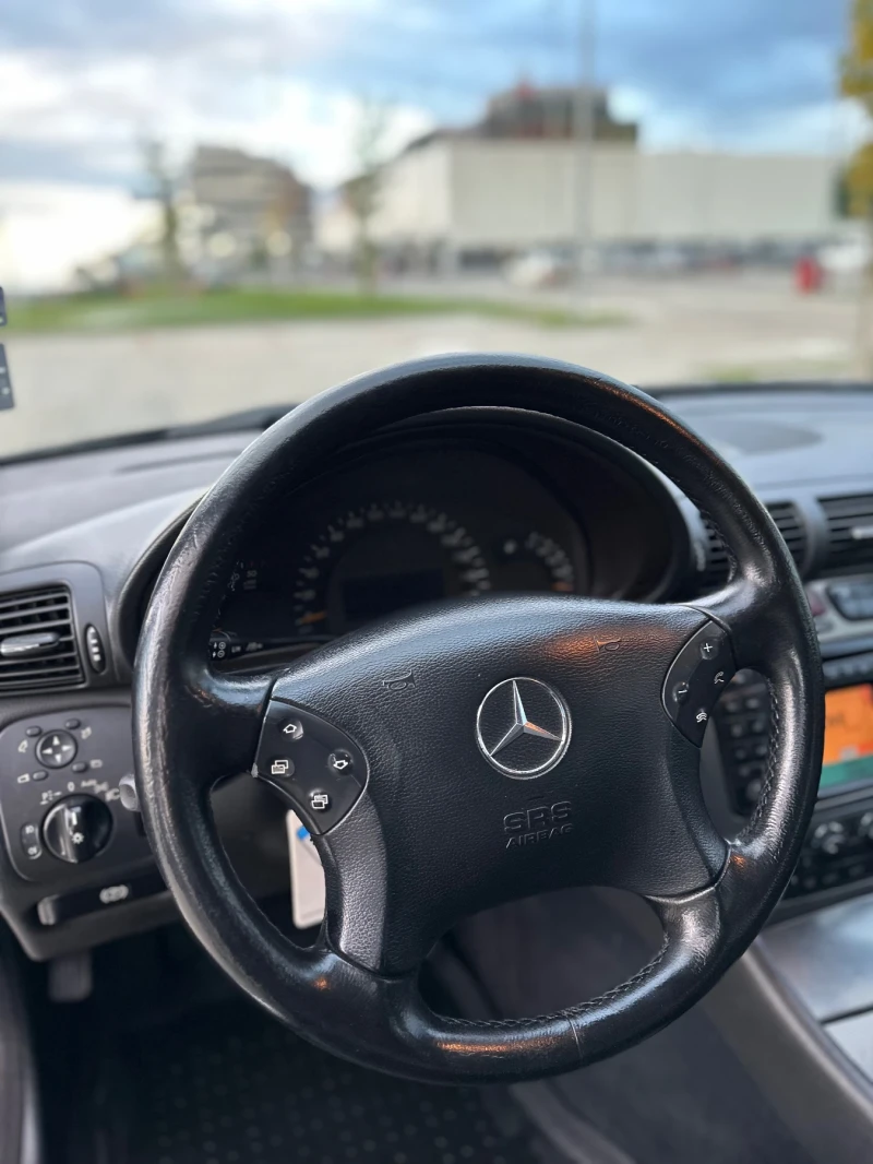 Mercedes-Benz C 220, снимка 10 - Автомобили и джипове - 47307456