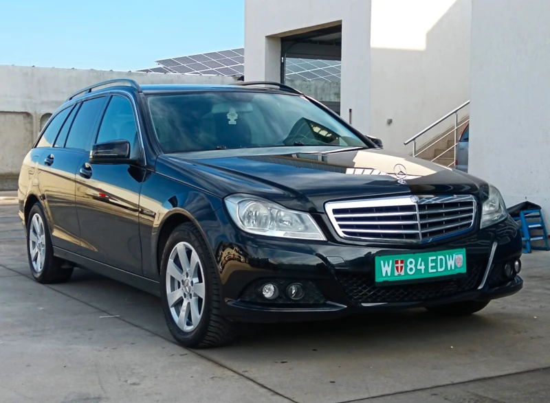 Mercedes-Benz C 180 CDI - като нов, снимка 1 - Автомобили и джипове - 48802444