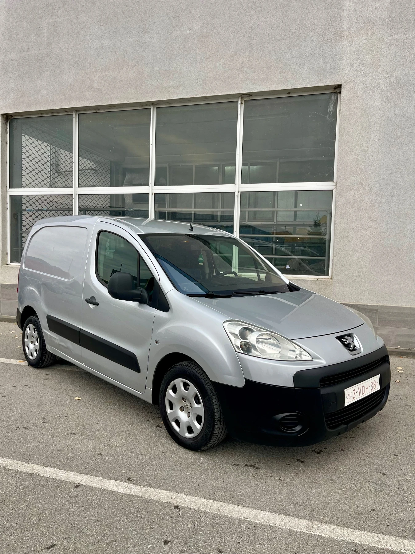 Peugeot Partner 1.6HDI 90kc - изображение 7