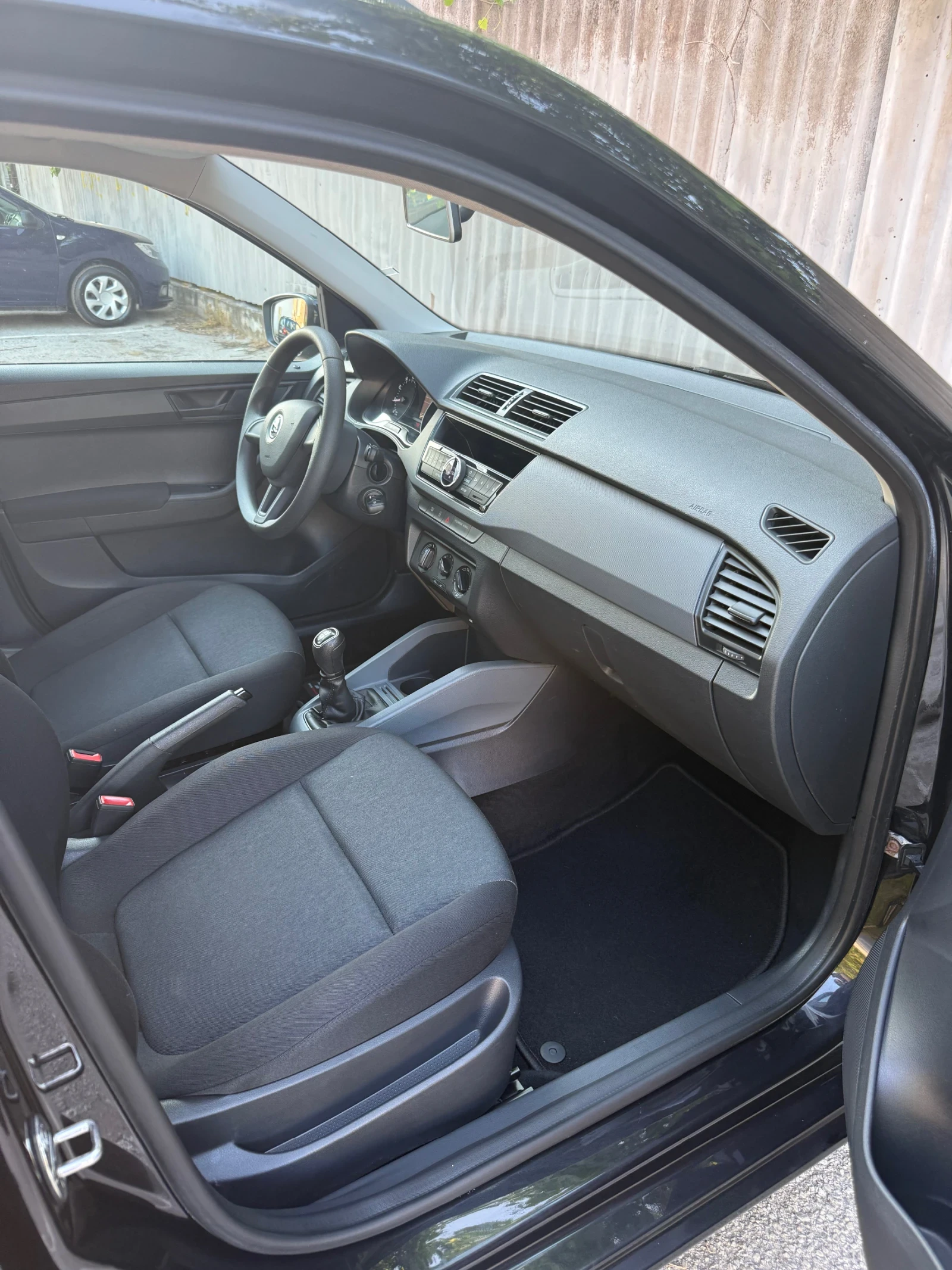 Skoda Fabia Combi 1.0 MPI - изображение 7