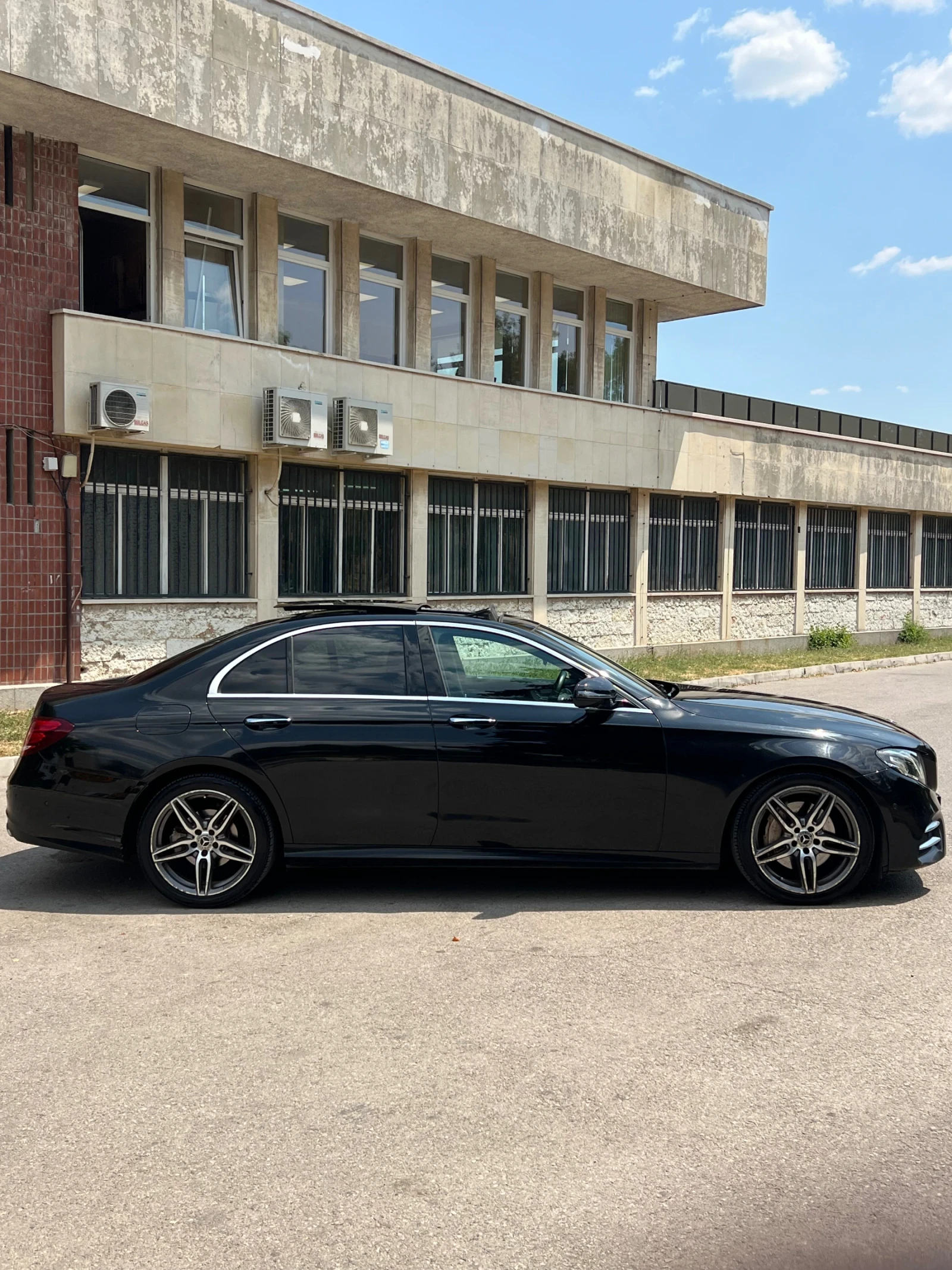 Mercedes-Benz E 220 AMG/BURMESTER/PANO/DIGITAL/9GTRONIC/HEADUP/KEYLESS - изображение 5